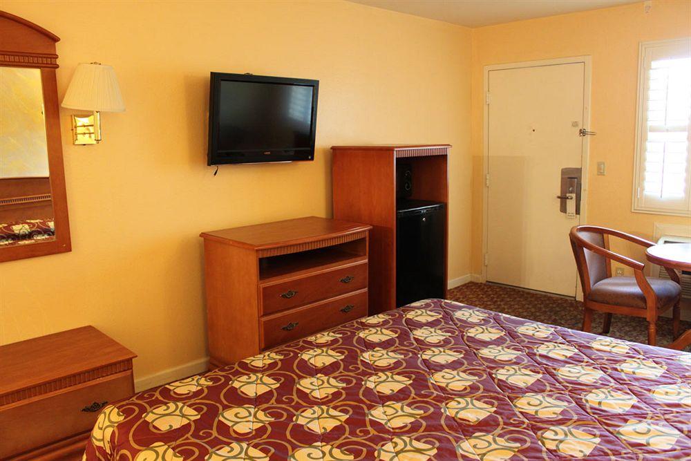 Orange Tustin Inn In Orange Kültér fotó